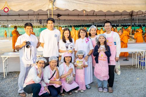 ภาพ No.301010:วันที่ 23 มกราคม พ.ศ. 2569 พิธีถวายภัตตาหารเป็นสังฆทาน แด่พระธรรมยาตรา ณ อนุสรณ์สถานบางปลา วัดบางปลา อำเภอบางเลน จังหวัดนครปฐม ในโครงการธรรมยาตรา กตัญญูบูชา มหาปูชนียาจารย์ พระมงคลเทพมุนี(สด จนฺทสโร) พระผู้ปราบมาร อนุสรณ์สถาน 7 แห่ง ปีที่ 14