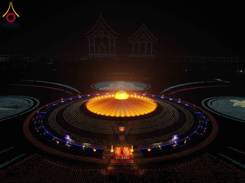 ภาพ No.307253:วันที่ 31 มกราคม พ.ศ. 2569  พิธีจุดประทีปธรรมถวายเป็นพุทธบูชา  และบูชาธรรมมหาปูชนียาจารย์ (ภาพชุดที่ 1) ณ วัดพระธรรมกาย ปทุมธานี ในโครงการธรรมยาตรา กตัญญูบูชา มหาปูชนียาจารย์ พระมงคลเทพมุนี(สด จนฺทสโร) พระผู้ปราบมาร อนุสรณ์สถาน 7 แห่ง ปีที่ 14