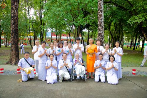 ภาพ No.330937:วันวิสาขบูชา อาทิตย์ที่ 31 พฤษภาคม พ.ศ.2569 พิธีบรรพชาสามเณรอุบาสก 11 ท่าน , พิธีถวายบาตรผ้าไตร และจตุปัจจัยไทยธรรม แด่สามเณร , พิธีอุปสมบทอุทิศชีวิต , พิธีกล่าวคำกัปปิยภัณฑ์  ณ อุโบสถพระไตรปิฎก วัดพระธรรมกาย จังหวัดปทุมธานี