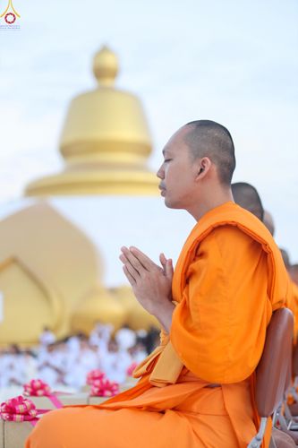 ภาพ No.302439:วันที่ 24 มกราคม พ.ศ. 2569 พิธีตักบาตรพระธรรมยาตรา ณ อนุสรณ์สถานลำดับที่ 5 สถานที่เผยแผ่วิชชาธรรมกายครั้งแรก อนุสรณ์สถานบางปลา วัดบางปลา อำเภอบางเลน จังหวัดนครปฐม ในโครงการธรรมยาตรา กตัญญูบูชา มหาปูชนียาจารย์ พระมงคลเทพมุนี(สด จนฺทสโร) พระผู้ปราบมาร อนุส