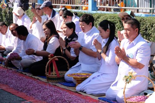 ภาพ No.304054:วันที่ 25 มกราคม พ.ศ. 2569 พิธีต้อนรับพระธรรมยาตรา  รร.สามัคคีราษฏร์บำรุง-วัดพระธรรมกาย ในโครงการธรรมยาตรา กตัญญูบูชา มหาปูชนียาจารย์ พระมงคลเทพมุนี(สด จนฺทสโร) พระผู้ปราบมาร อนุสรณ์สถาน 7 แห่ง ปีที่ 14