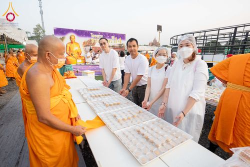 ภาพ No.296693:วันที่ 18 มกราคม พ.ศ. 2569 พิธีถวายภัตตาหารเป็นสังฆทาน แด่พระธรรมยาตรา ณ วัดโบสถ์บน ต.บางคูเวียง จ.นนทบุรี อนุสรณ์สถานลำดับที่ 4 สถานที่เกิดด้วยกายธรรม ในโครงการธรรมยาตรา กตัญญูบูชา มหาปูชนียาจารย์ พระมงคลเทพมุนี(สด จนฺทสโร) พระผู้ปราบมาร อนุสรณ์สถาน 7 แ