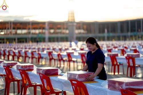 ภาพ No.219185:วันที่ 19-21 เมษายน พ.ศ. 2568 การเตรียมงานในลานธรรม , วิหารคด เพื่องานวันคุ้มครองโลก 22 เมษายน พ.ศ. 2568