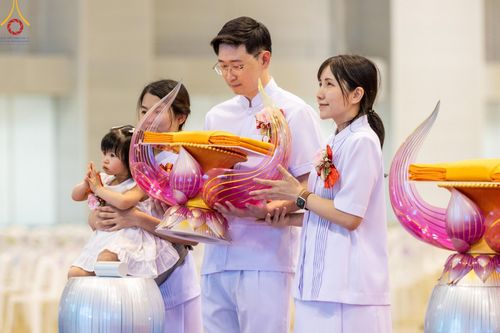 ภาพ No.160234:พิธีทอดผ้าป่าสมทบกฐินวัดพระธรรมกาย และสมทบกฐิน 30,000 วัดทั่วไทย ครั้งที่ 3 ณ สภาธรรมกายสากล วัดพระธรรมกาย วันพฤหัสบดีที่ 10 ตุลาคม พ.ศ. 2567