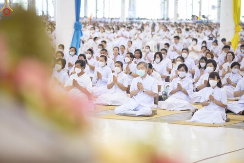 ภาพ No.86950:พิธีตักบาตร , พิธีบูชาข้าวพระ , พิธีจุดเทียนใจ ไฟนิรันดร์ อนันตชัย ในวันอาทิตย์ต้นเดือน 3 กันยายน พ.ศ. 2566 ณ วัดพระธรรมกาย