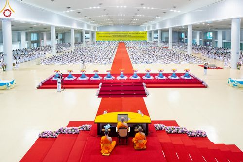 ภาพ No.150015:พิธีตักบาตร , พิธีปฎิบัติธรรม , พิธีถวายภัตตาหารเมนูสวรรค์ ในพรรษาแห่งการเข้าถึงธรรม วันธรรมชัย วันอังคารที่ 27 สิงหาคม พ.ศ.2567 ณ สภาธรรมกายสากล วัดพระธรรมกาย