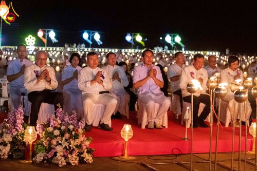 ภาพ No.266212:วันพุธที่ 5 พฤศจิกายน พ.ศ. 2568 (วันพระ ขึ้น 15 ค่ำ เดือน 12) พิธีจุดประทีปโคมลาน, โคมลอย และลอยกระทง ถวายประทีปเป็นพุทธบูชา สร้างความสว่างไสวให้กับแผ่นดินด้วยแสงธรรม ณ พุทธอุทยานนานาชาติ จังหวัดหนองคาย