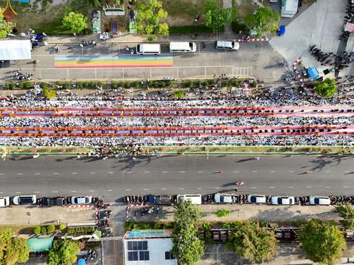 ภาพ No.235263:วันอาทิตย์ที่ 27 กรกฎาคม พ.ศ. 2568 พิธีตักบาตรพระ1,000 รูป ทำบุญเมืองพัทลุง ประธานสงฆ์ พระปริยัติวชิโรดม  เจ้าคณะจังหวัดพัทลุง ประธานฆราวาส นายรัฐศาสตร์ ชิดชู  ผู้ว่าราชการจังหวัดพัทลุง