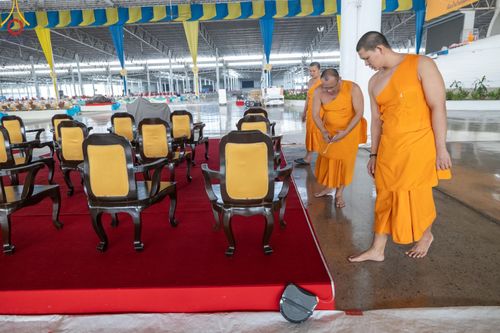 ภาพ No.60633:V.38 ทุ่มพลังเพื่อพ่อครบ 80 ปี ภาพการเตรียมงานของหน่วยงานต่างๆ เพื่อพิธีฉลองอายุวัฒนมงคล 80 ปี หลวงพ่อธัมมชโย และรับถวายมหาสังฆทาน 10,000 กว่าวัดทั่วประเทศ ในวันคุ้มครองโลก วันจันทร์ที่ 22 เมษายน พ.ศ. 2567