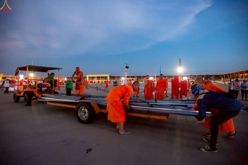 ภาพ No.225167:วันที่ 20 - 27 เมษายน พ.ศ. 2568 "ภาพแห่งความปลื้มที่ไม่มีวันจบ" คณะสงฆ์สามเณร เจ้าหน้าที่ และสาธุชน ร่วมแรงร่วมใจกันเตรียมงานและเก็บงาน เพื่อวันคุ้มครองโลก พิธีถวายมหาสังฆทานคณะสงฆ์ 40,000 กว่าวัดทั่วประเทศ