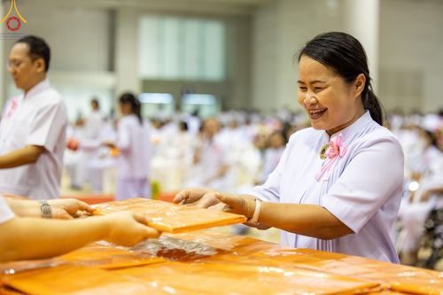 ภาพ No.150207:พิธีทอดผ้าป่าสมทบกฐินวัดพระธรรมกาย และสมทบกฐิน 30,000 วัดทั่วไทย ครั้งที่ 1 เนื่องในวันธรรมชัย 27 สิงหาคม พ.ศ.2567 ณ สภาธรรมกายสากล วัดพระธรรมกาย