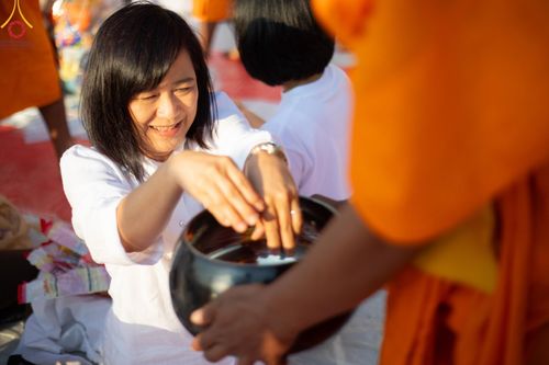 ภาพ No.193068:พิธีตักบาตรพระธรรมยาตรา ณ อนุสรณ์สถานคลองบางนางแท่น อ.สามพราน จ.นครปฐม ในโครงการธรรมยาตรา กตัญญูบูชา มหาปูชนียาจารย์ พระมงคลเทพมุนี(สด จนฺทสโร) พระผู้ปราบมาร อนุสรณ์สถาน 7 แห่ง ปีที่ 13 วันที่ 11 มกราคม พ.ศ.2568