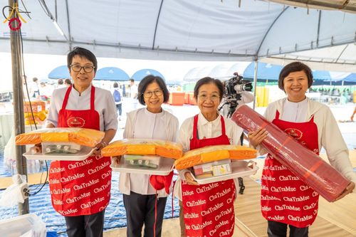 ภาพ No.198435:พิธีถวายภัตตาหารเป็นสังฆทาน แด่พระธรรมยาตรา ณ อนุสรณ์สถานบางปลา วัดบางปลา อำเภอบางเลน จังหวัดนครปฐม ในโครงการธรรมยาตรา กตัญญูบูชา มหาปูชนียาจารย์ พระมงคลเทพมุนี(สด จนฺทสโร) พระผู้ปราบมาร อนุสรณ์สถาน 7 แห่ง ปีที่ 13 วันที่ 20 มกราคม พ.ศ. 2568