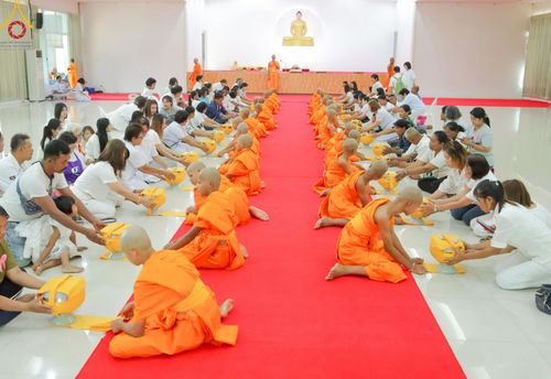 ภาพ No.216298:วันเสาร์ที่ 5 เมษายน พ.ศ. 2568 พิธีตัดปอยผม พิธีขอขมาผู้ปกครอง พิธีขอขมามอบผ้าไตร พิธีบรรพชา พิธีถวายบาตรสามเณร ณ ศูนย์ปฏิบัติธรรมและศูนย์อบรมเยาวชนเพชรบุรี ต.ท่าแลง อ.ท่ายาง จ.เพชรบุรี