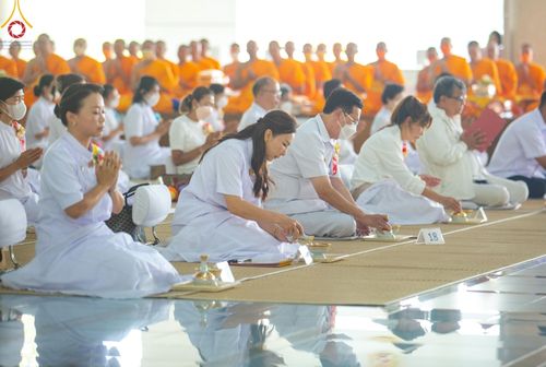 ภาพ No.205793:พิธีสวดพระพุทธมนต์ และถวายภัตตาหารเมนูสวรรค์แด่พระภิกษุ สามเณร วันจันทร์ที่ 3 กุมภาพันธ์ พ.ศ. 2568 ณ หอฉันคุณยายอาจารย์ฯ วัดพระธรรมกาย