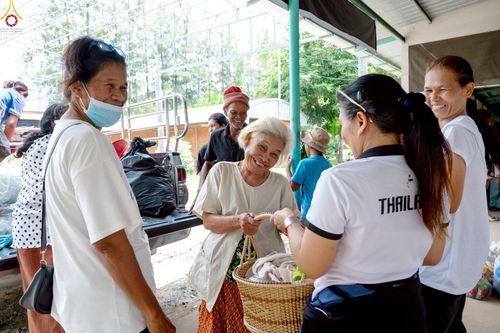 ภาพ No.235509:วันที่ 30-31 กรกฎาคม พ.ศ. 2568 วัดพระธรรมกาย มูลนิธิธรรมกาย ร่วมกับศูนย์ส่งเสริมศีลธรรมจังหวัดสุรินทร์ เปิดศูนย์พักพิงชั่วคราวเพื่อช่วยเหลือประชาชน ผู้อพยพจากเหตุปะทะกันตามแนวชายแดน ไทย-กัมพูชา ตั้งแต่วันที่ 24 กรกฎาคม พ.ศ.2568 เป็นต้นไป