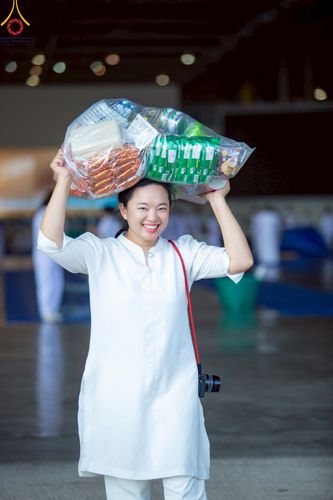 ภาพ No.222081:วันที่ 4 พฤษภาคม พ.ศ. 2568 พิธีตักบาตร เนื่องในวันอาทิตย์ต้นเดือน ณ บ้านแก้วเรือนทองคุณยายฯ วัดพระธรรมกาย