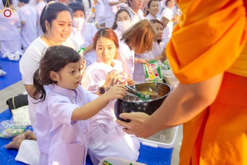 ภาพ No.207344:พิธีตักบาตร และปฏิบัติธรรมช่วงสาย ในวันมาฆบูชา วันพุธที่ 12 กุมภาพันธ์ พ.ศ. 2568 ณ วัดพระธรรมกาย จังหวัดปทุมธานี