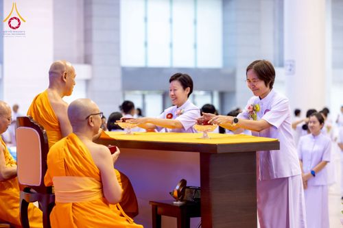 ภาพ No.264405:วันอาทิตย์ที่ 2 พฤศจิกายน พ.ศ. 2568 พิธีบูชาข้าวพระ ณ สภาธรรมกายสากล วัดพระธรรมกาย