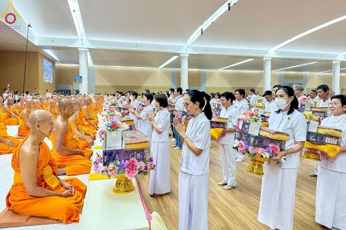 ภาพ No.145346:พิธีถวายผ้าอาบน้ำฝนและประทีปโคมไฟ ณ สภาธรรมกายสากล วัดพระธรรมกาย วันเสาร์ที่ 20 กรกฎาคม พ.ศ. 2567