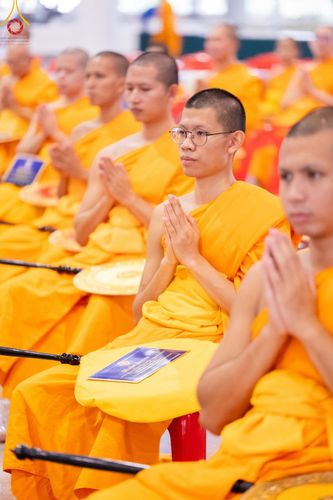 ภาพ No.153307:พิธีมุทิตาสักการะ พระภิกษุ-สามเณร ผู้สอบไล่ได้เปรียญธรรม ประโยค 1-2 ถึงประโยค ป.ธ.9 และบาลีศึกษา ประโยค1-2 ถึง บ.ศ.9 , พิธีมอบดวงแก้วสามเณรผู้ทรงบาลีไวยากรณ์ วัดพระธรรมกาย และ ศูนย์ส่งเสริมศีลธรรมในประเทศและต่างประเทศ วันอาทิตย์ที่ 8 กันยายน พ.ศ.2567