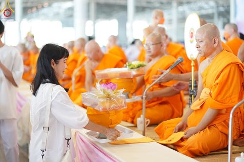 ภาพ No.131701:พิธีร่วมบุญบรรพชาสามเณร 5,000 รูป ณ บ้านแก้วเรือนทองคุณยาย สภาธรรมกายสากล วัดพระธรรมกาย วันเสาร์ที่ 23 มีนาคม พ.ศ. 2567
