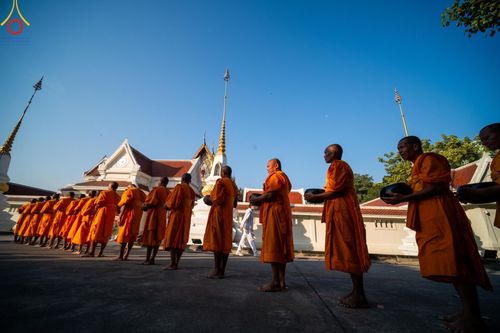 ภาพ No.197750:พิธีตักบาตรพระธรรมยาตรา ณ อนุสรณ์สถานลำดับที่ 4 สถานที่เกิดด้วยกายธรรม วัดโบสถ์(บน) ต.บางคูเวียง จ.นนทบุรี ในโครงการธรรมยาตรา กตัญญูบูชา มหาปูชนียาจารย์ พระมงคลเทพมุนี(สด จนฺทสโร) พระผู้ปราบมาร อนุสรณ์สถาน 7 แห่ง ปีที่ 13 วันที่ 19 มกราคม พ.ศ. 2568