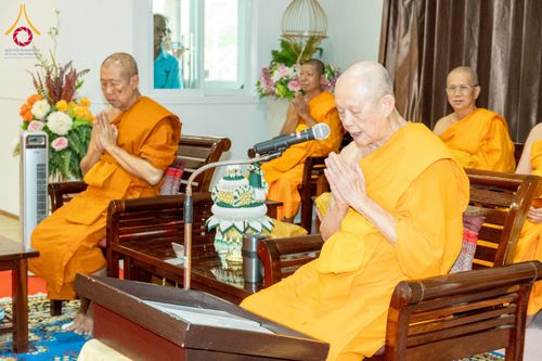 ภาพ No.238933:วันเสาร์ที่ 16 สิงหาคม พ.ศ. 2568 งานบุญประจำปี ครั้งที่ 20 พิธีทักษิณานุปทานแด่บรรพชน ตระกูลผ่องสวัสดิ์และหมู่ญาติที่ล่วงลับไปแล้ว ณ พระมหาเจดีย์ทัตตชีโว ศูนย์อบรมเยาวชนกาญจนบุรี