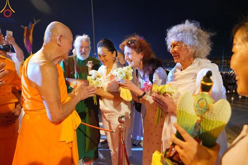 ภาพ No.125126:พิธีเวียนประทักษิณและจุดมาฆประทีป (ชุดที่ 2) ในวันมาฆบูชา เสาร์ที่ 24 กุมภาพันธ์ พ.ศ. 2567 ณ พระมหาธรรมกายเจดีย์ วัดพระธรรมกาย