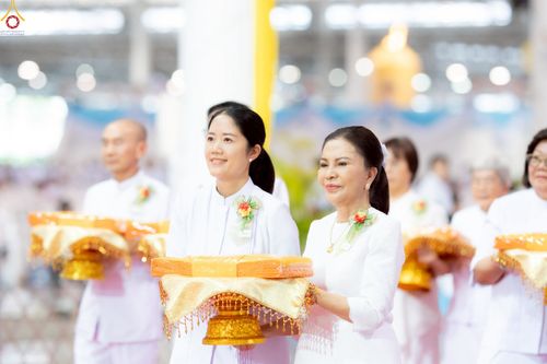 ภาพ No.240805:วันพุธที่ 27 สิงหาคม พ.ศ. 2568 พิธีทอดผ้าป่าเพื่อสร้างอาคาร  82 ปี หลวงพ่อธัมมชโย สมทบกฐินวัดพระธรรมกาย และกฐิน 30,000 วัดทั่วประเทศ ครั้งที่ 1