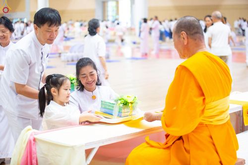 ภาพ No.225457:วันอาทิตย์ที่ 18 พฤษภาคม พ.ศ. 2568 พิธีร่วมบุญการศึกษา พระภิกษุ สามเณร ณ ห้องแก้วสารพัดนึก 2 วัดพระธรรมกาย