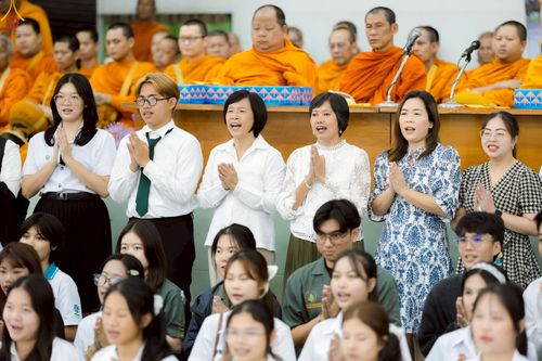 ภาพ No.243170:วันพฤหัสบดีที่ 4 กันยายน พ.ศ. 2568 เวลา 07.00-08.15 น. มหาวิทยาลัยเกษตรศาสตร์ กำแพงแสน ร่วมทำบุญตักบาตร Freshy KU85 พระสงฆ์ 85 รูป