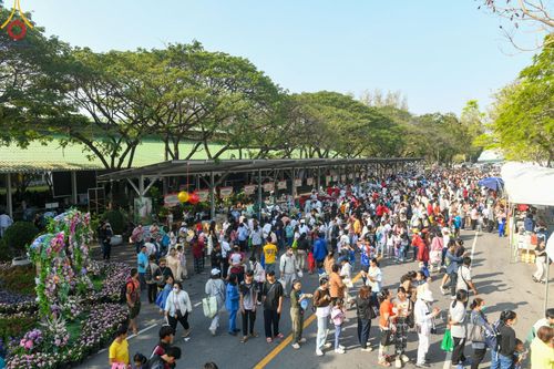 ภาพ No.193976:วัดพระธรรมกาย จัดงานวันเด็กแห่งชาติ ประจำปี พ.ศ.2568 ออกร้านอาหาร 200 ร้าน มอบของขวัญหลายหมื่นชิ้น วันที่ 12 มกราคม พ.ศ. 2568 วัดพระธรรมกาย อ.คลองหลวง จ.ปทุมธานี