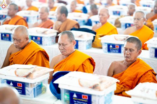 ภาพ No.234492:วันพฤหัสบดีที่ 24 กรกฎาคม พ.ศ. 2568 พิธีถวายสังฆทานแก่คณะสงฆ์ 323 วัด , พิธีมอบกองทุนหนุนแรงใจช่วยครูใต้ , พิธีทำบุญส่วนกุศลแด่ผู้วายชนม์ ในเหตุการณ์ความไม่สงบ 4 จังหวัด ชายแดนภาคใต้ (ปัตตานี , ยะลา , นราธิวาส , สงขลา) ปีที่ 21 ครั้งที่ 179 ณ วัดเวฬุวัน 