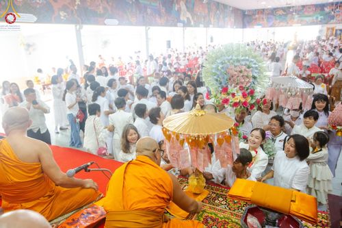 ภาพ No.162840:โครงการกฐินสามัคคีทั่วไทย 30,000 วัด บูชาธรรม 80 ปี หลวงพ่อธัมมชโย โดย คณะศิษยานุศิษย์วัดพระธรรมกาย ณ วัดโบสถ์บน จ.นนทบุรี วันที่ 19 ตุลาคม พ.ศ. 2567