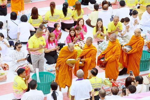 ภาพ No.241997:วันอาทิตย์ที่ 31 สิงหาคม พ.ศ. 2568 พิธีทำบุญแด่คณะสงฆ์ 122 รูป ฉลอง 121 ปี อำเภอคลองหลวง จ.ปทุมธานี เพื่อนำส่งช่วยเหลือคณะสงฆ์ 323 วัด 4 จังหวัดชายแดนภาคใต้ และช่วยเหลือประชาชนจากเหตุปะทะ แนวชายแดนไทย-กัมพูชา ณ บริเวณหน้าที่ว่าการอำเภอคลองหลวง 