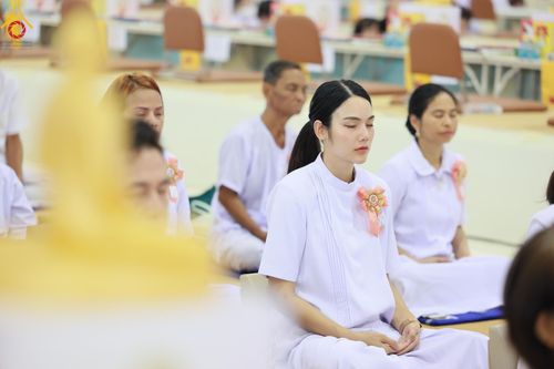 ภาพ No.60428:การต้อนรับพระสังฆาธิการ 10,000 กว่าวัดทั่วประเทศ พิธีมอบปัจจัยช่วยเหลือครู 4 จังหวัดชายแดนภาคใต้ พิธีปฏิบัติธรรม ในวันคุ้มครองโลก วันจันทร์ที่ 22 เมษายน พ.ศ.2567 ณ วัดพระธรรมกาย จ.ปทุมธานี