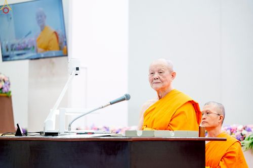 ภาพ No.242833:วันที่ 29-31 สิงหาคม พ.ศ. 2568 องค์กรภาคีเครือข่าย “บวร” (บ้าน-วัด-โรงเรียน-ราชการ) อ.คลองหลวง จัดบวชอุบาสิกาแก้ว ถวายพระราชกุศลแด่สมเด็จพระพันปีหลวง - กตัญญูบูชาแด่ผู้มีพระคุณ