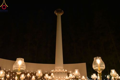 ภาพ No.107228:พิธีจุดประทีปถวายเป็นพุทธบูชา และบูชาธรรมมหาปูชนียาจารย์ ในโครงการธรรมยาตรากตัญญูบูชา มหาปูชนียาจารย์ พระมงคลเทพมุนี(สด จนฺทสโร) พระผู้ปราบมาร  อนุสรณ์สถาน 7 แห่ง ปีที่ 12  วันที่ 6 มกราคม พ.ศ. 2567 ณ อนุสรณ์สถานมหาวิหารพระมงคลเทพมุนี อ.สองพี่น้อง จ.สุพร