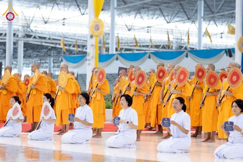 ภาพ No.237551:วันอาทิตย์ที่ 10 สิงหาคม พ.ศ.2568 พิธีมอบใบประกาศเกียรติคุณ โครงการสอบบาลี "ฉลองแชมป์" บูชาธรรม 80 ปี หลวงพ่อธัมมชโย ประจำปี 2568 และ พิธีมอบดวงแก้วสามเณรทรงบาลีไวยากรณ์ ณ สภาธรรมกายสากล วัดพระธรรมกาย ปทุมธานี