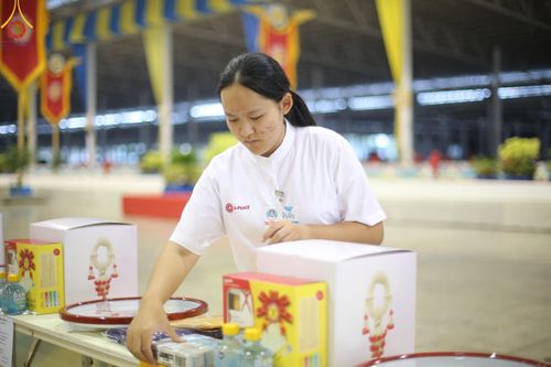 ภาพ No.61454:V.36 ทุ่มเทเพื่อพ่อ 80 ปี ภาพการเตรียมงานของหน่วยงานต่างๆ เพื่อพิธีฉลองอายุวัฒนมงคล 80 ปี หลวงพ่อธัมมชโย และรับถวายมหาสังฆทาน 10,000 กว่าวัดทั่วประเทศ ในวันคุ้มครองโลก จันทร์ที่ 22 เมษายน พ.ศ.2567