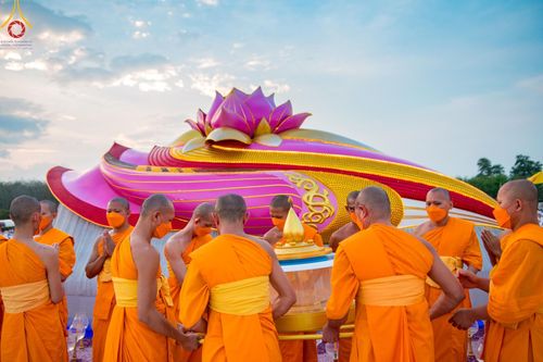 ภาพ No.129456:พิธีประดิษฐานพระบรมสารีริกธาตุ ณ มหารัตนะเจดีย์สิริปทุมสวรรค์ ศูนย์ปฏิบัติธรรมภาคใต้ อ.บางกล่ำ จ.สงขลา วันที่ 10 มีนาคม พ.ศ.2567