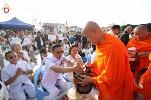 ภาพ No.312660:วันอาทิตย์ที่ 8 มีนาคม พ.ศ.2569 ทำบุญเมืองนครราชสีมา 558 ปี ตักบาตรพระ 10,000 รูป