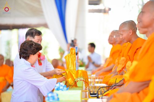 ภาพ No.327149:วันศุกร์ที่ 1 พฤษภาคม พ.ศ.2569 พิธีทอดผ้าป่า โปรยรัตนชาติ ตอกเสาเข็มมงคลต้นแรก สถาปนา “องค์พระเจดีย์เพื่อสร้างสันติภาพโลก” (แห่งแรกของภาคอีสาน) ณ ธุดงคสถานอำนาจเจริญ  อ.เมือง จ.อำนาจเจริญ