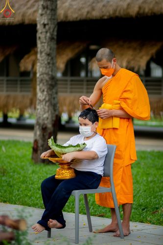 ภาพ No.44509:ประมวลภาพพิธีปลงผม โครงการบรรพชาสามเณรหน่อแก้วเปรียญธรรมรุ่นที่ 10