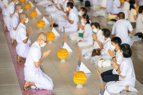 ภาพ No.44261:ประมวลภาพพิธีเวียนประทักษิณ, พิธีวันทาพระมหาธรรมกายเจดีย์ และพิธีขอขมารับผ้าไตร โครงการบวชภาคฤดูร้อน พ.ศ. 2565