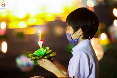 ภาพ No.55398:ประมวลภาพพิธีลอยกระทงธรรม ณ วัดพระธรรมกาย (วันที่ 8 พฤศจิกายน พ.ศ. 2565)