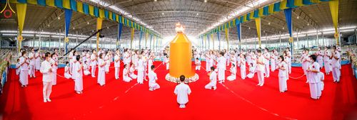 ภาพ No.52352:ประมวลภาพพิธีบูชาข้าวพระ (วันอาทิตย์ต้นเดือนตุลาคม) ณ วัดพระธรรมกาย จ.ปทุมธานี 