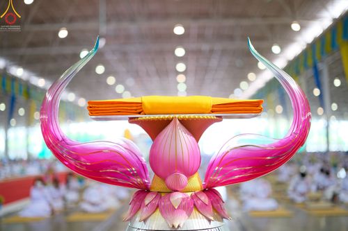 ภาพ No.52472:ประมวลภาพวันคล้ายวันเกิดครบรอบ 138 ปี พระมงคลเทพมุนี (สด จนฺทสโร) พระผู้ปราบมาร ชุดที่ 1