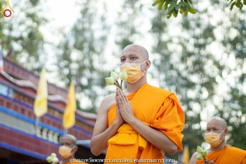 ภาพ No.40225:พิธีตัดปอยผม ปลงผม ขอขมารับผ้าไตรและพิธีบรรพชา ในโครงการอุปสมบท บูชาธรรมมหาปูชนียาจารย์ ประจำปี 2564 ชุดที่ 10